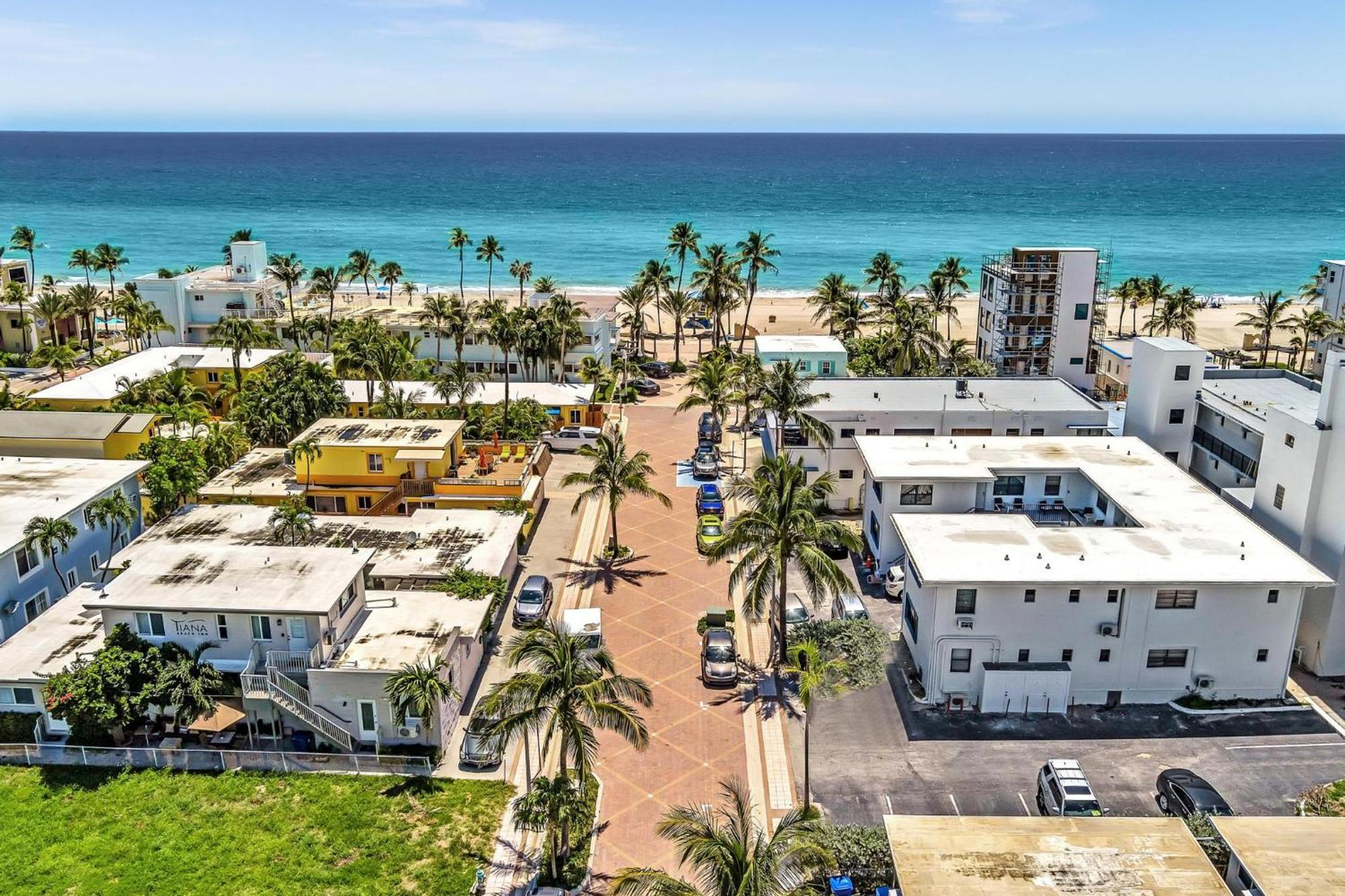 Beachfront & Pool Access Unit W 2 Queen Beds Hollywood