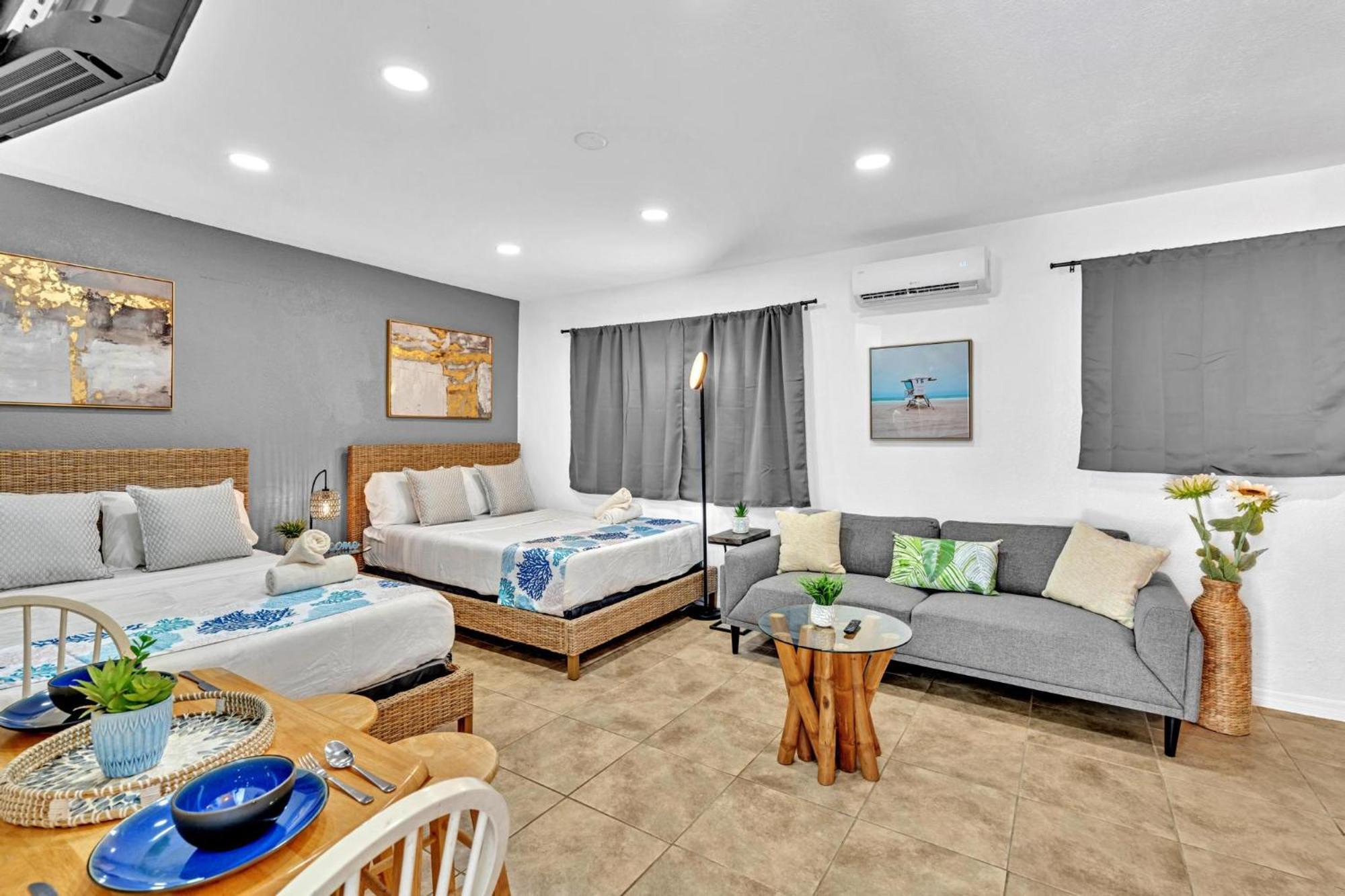 Apartment Beachfront & Pool Access Unit W 2 Queen Beds