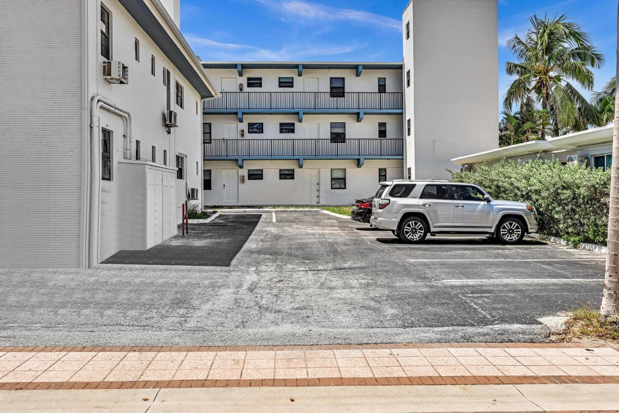 Beachfront & Pool Access Unit W 2 Queen Beds * Hollywood