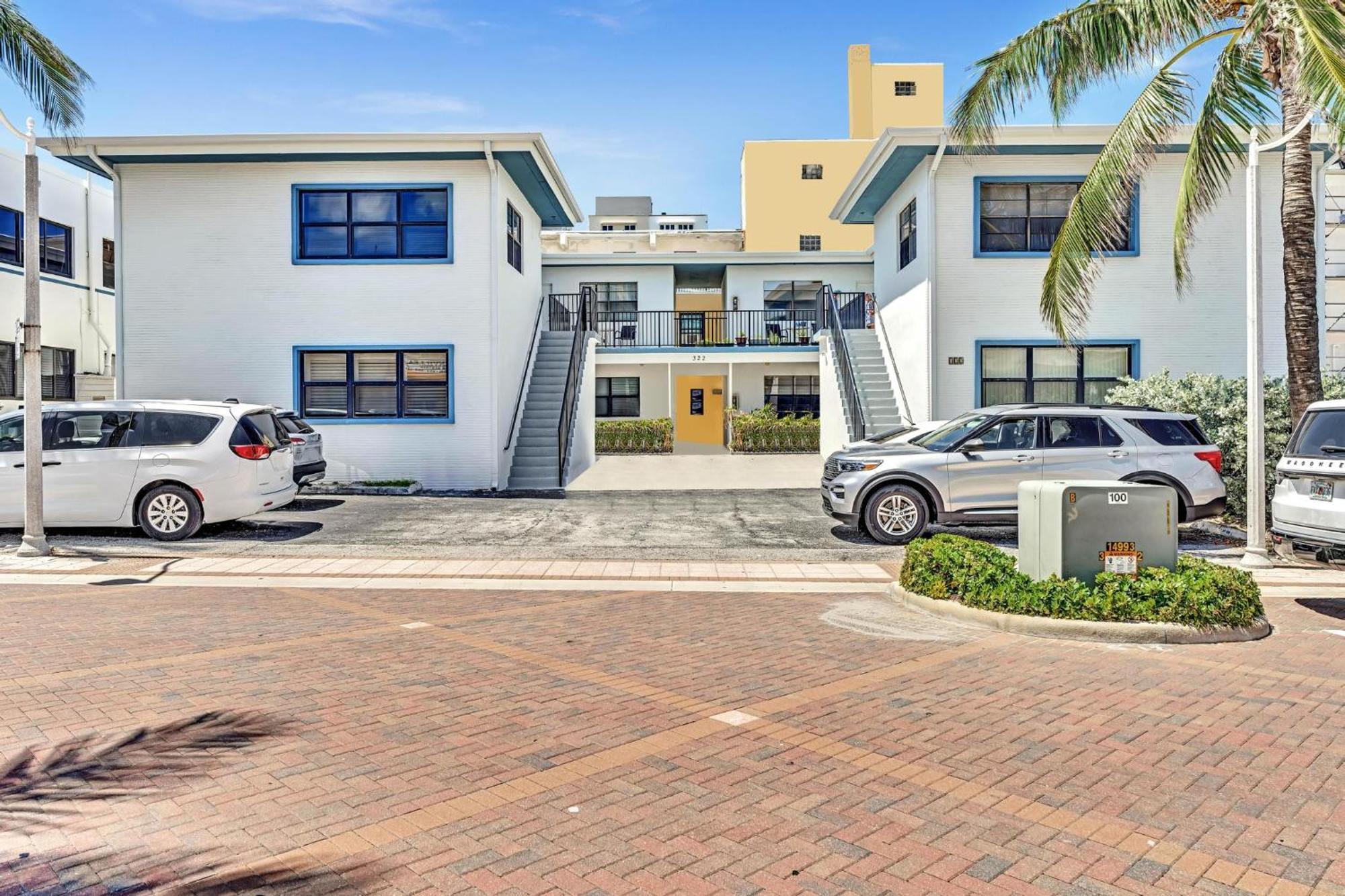 Beachfront & Pool Access Unit W 2 Queen Beds Apartment Hollywood