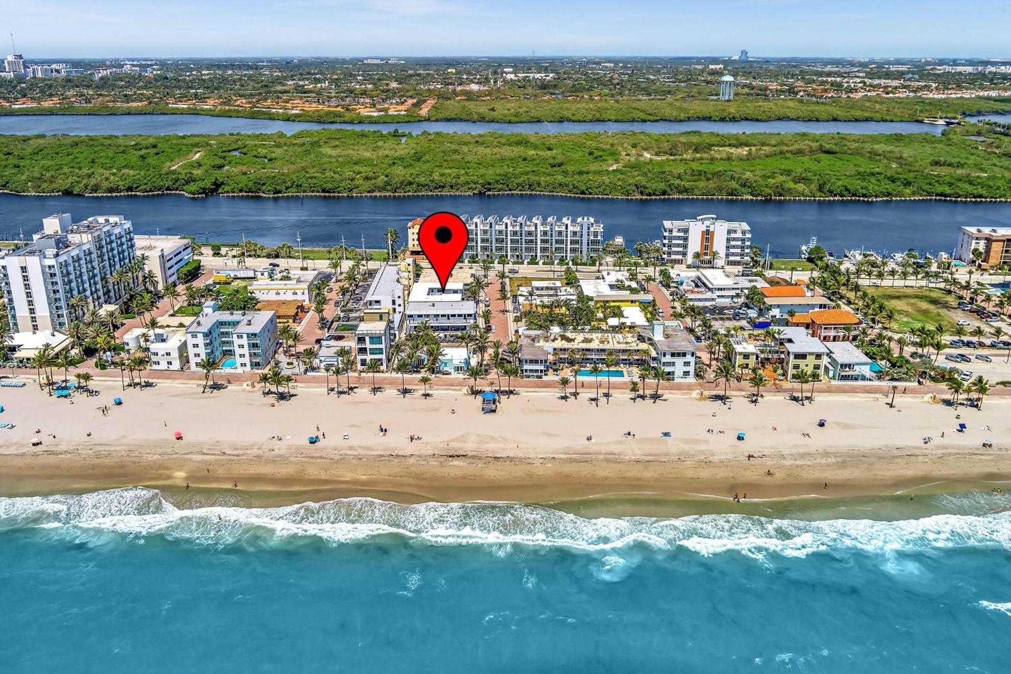 Beachfront & Pool Access Unit W 2 Queen Beds Apartment *
