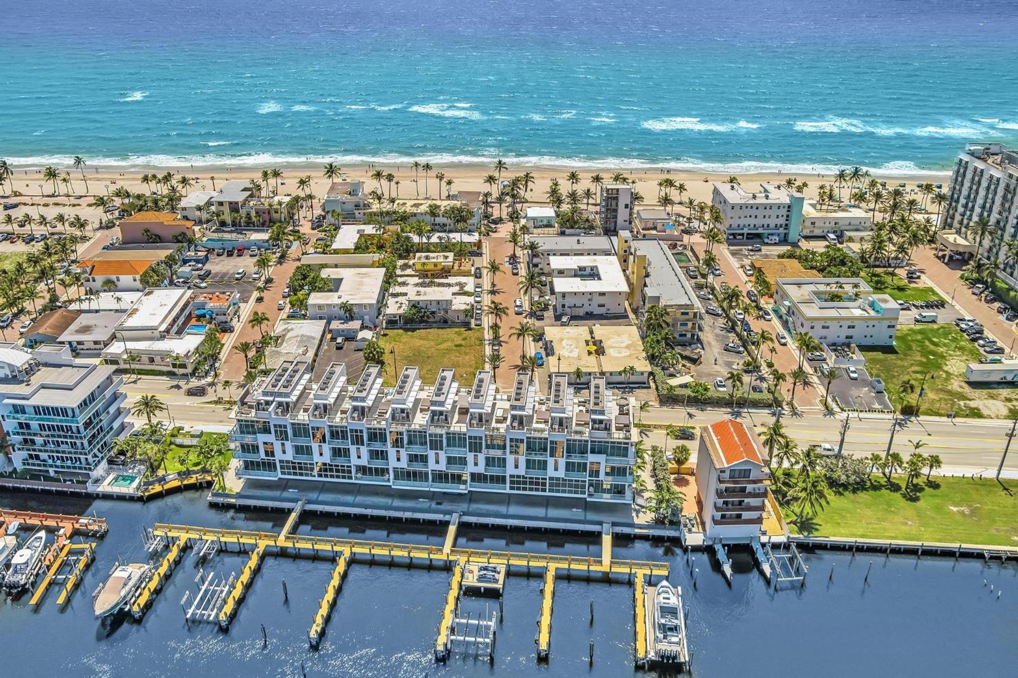 Apartment Beachfront & Pool Access Unit W 2 Queen Beds *