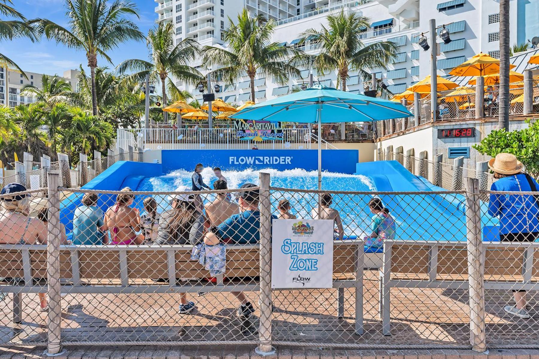 Beachfront & Pool Access Unit W 2 Queen Beds Apartment *