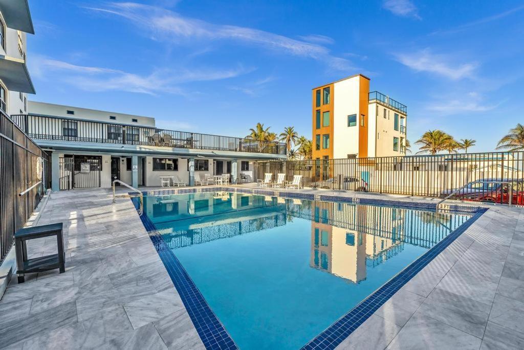 Apartment Beachfront & Pool Access Unit W 2 Queen Beds *